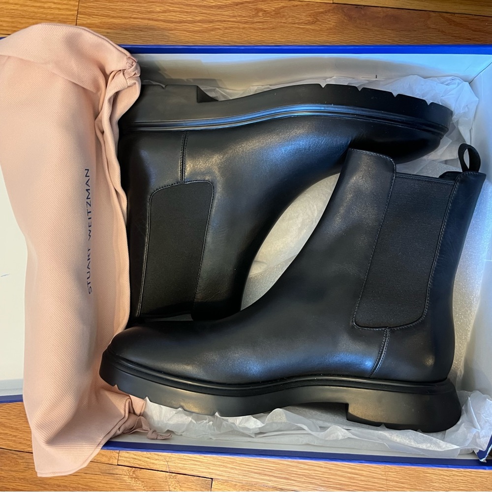 STUART WEITZMAN Mckenzee Chelsea Bootie in Black Leather 8.5 NIB